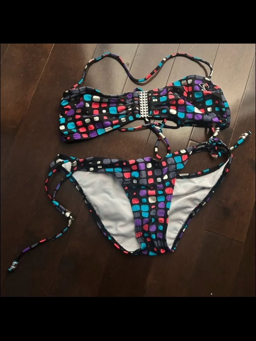 Women’s O’Neil bandeau bikini, size medium.